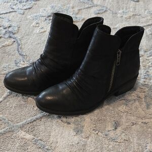 BareTraps Black Ruched Ankle Booties with Side Zip, Women's Size 8